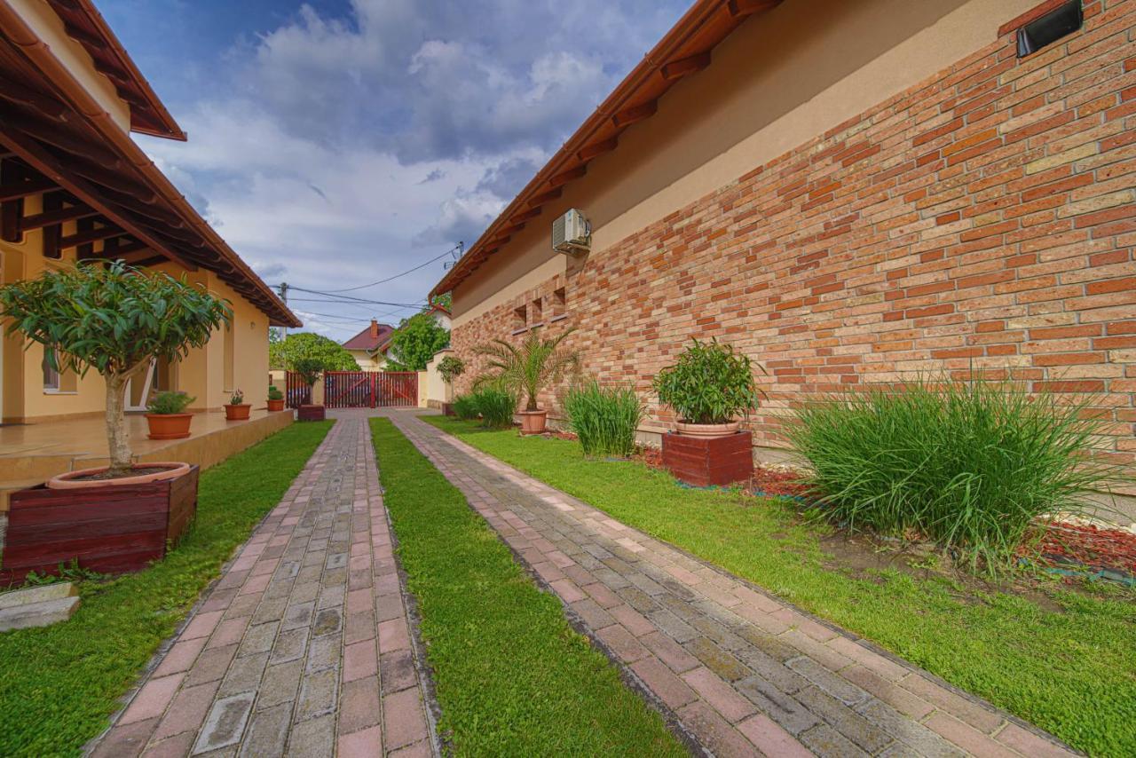 Kalvin Utcai Apartmanok ไฮจ์ดุสโซบอสโล ภายนอก รูปภาพ