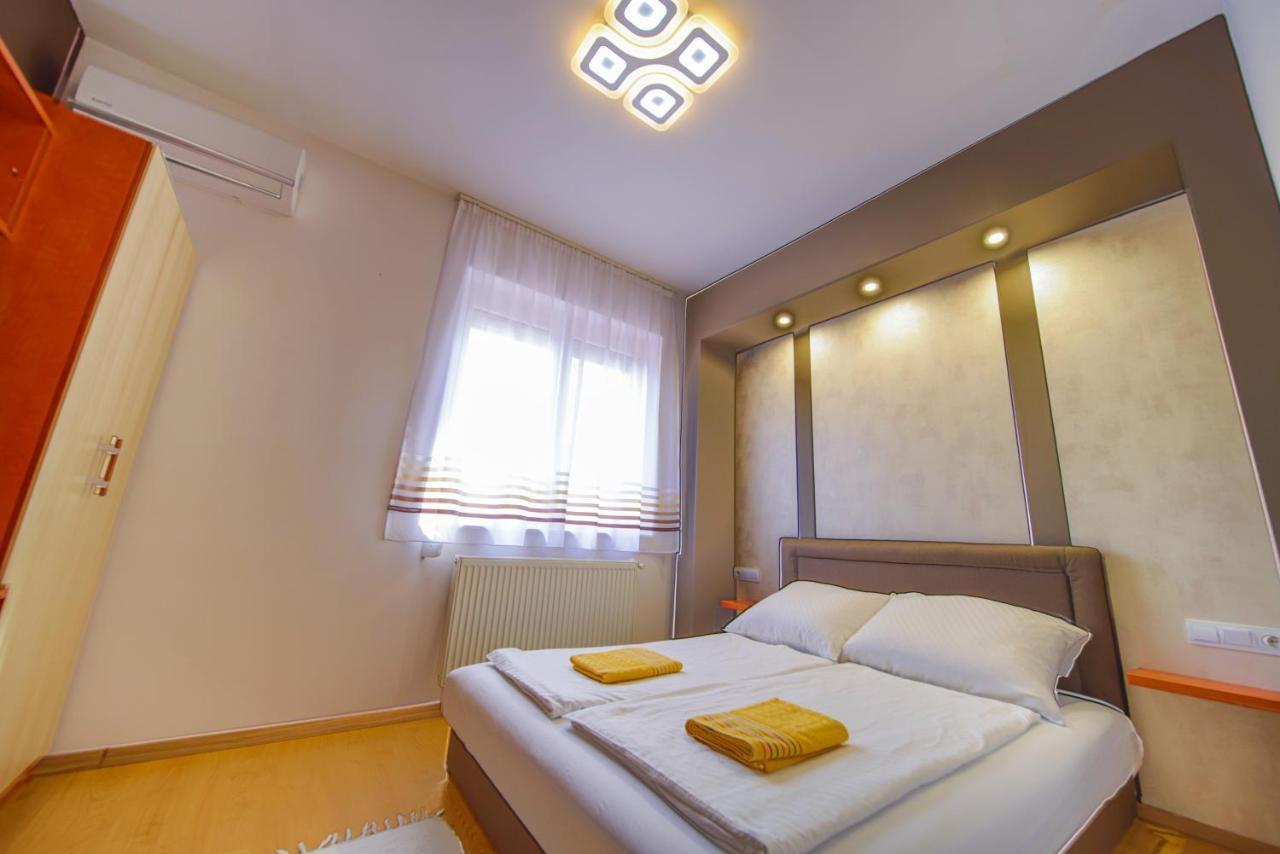 Kalvin Utcai Apartmanok ไฮจ์ดุสโซบอสโล ภายนอก รูปภาพ
