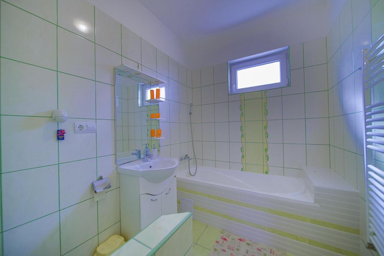 Kalvin Utcai Apartmanok ไฮจ์ดุสโซบอสโล ภายนอก รูปภาพ