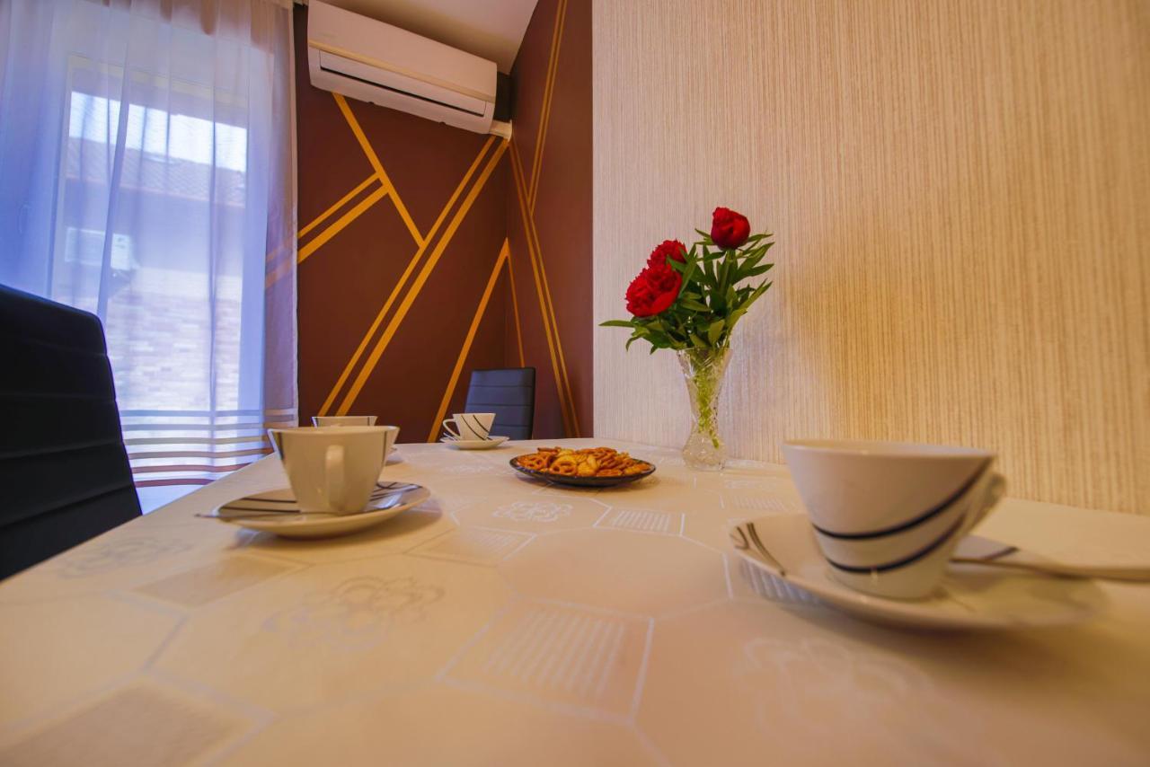 Kalvin Utcai Apartmanok ไฮจ์ดุสโซบอสโล ภายนอก รูปภาพ