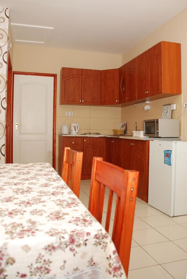 Kalvin Utcai Apartmanok ไฮจ์ดุสโซบอสโล ภายนอก รูปภาพ